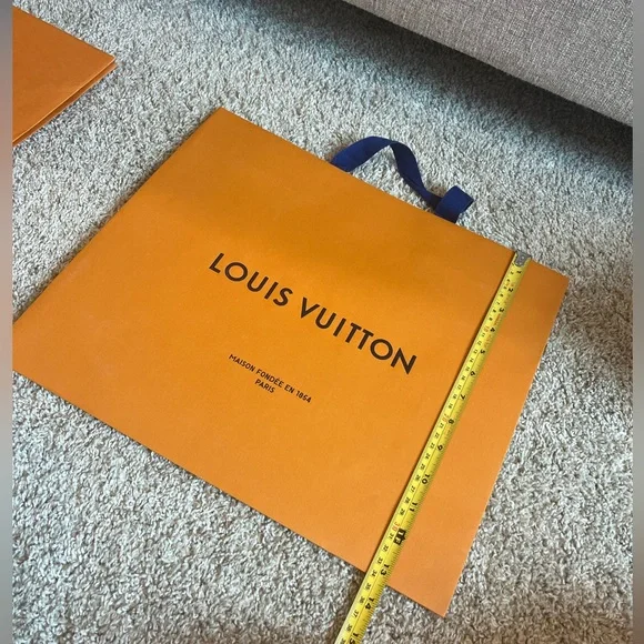 Louis Vuitton Shopping Bag - Picture 2 of 3